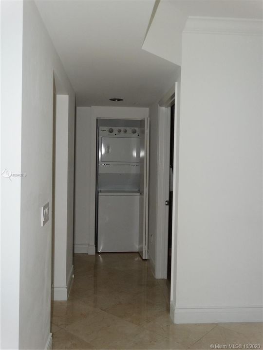 Recently Sold: $950,000 (2 beds, 2 baths, 1550 Square Feet)