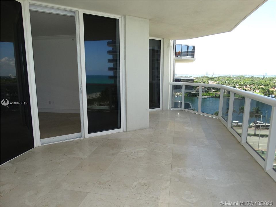 Recently Sold: $950,000 (2 beds, 2 baths, 1550 Square Feet)