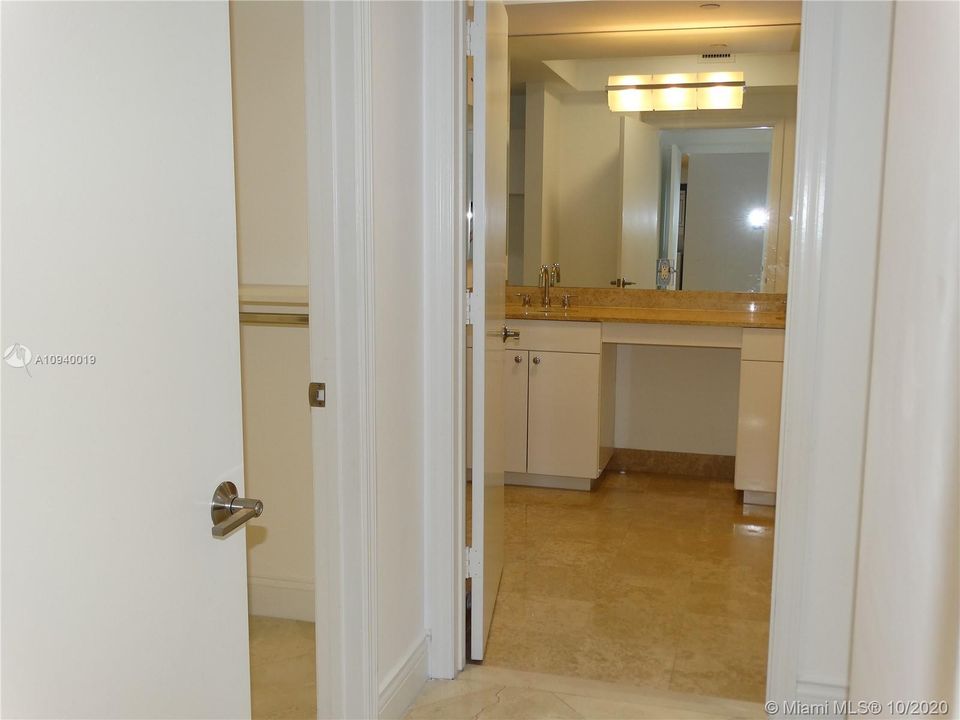 Recently Sold: $950,000 (2 beds, 2 baths, 1550 Square Feet)