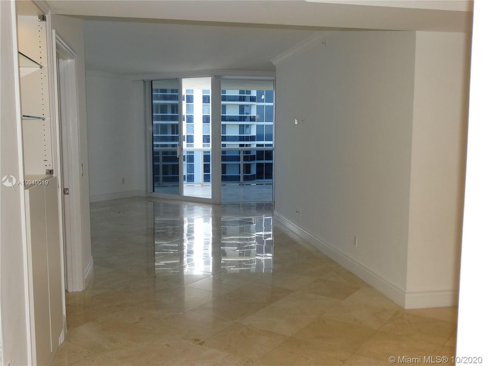 Recently Sold: $950,000 (2 beds, 2 baths, 1550 Square Feet)