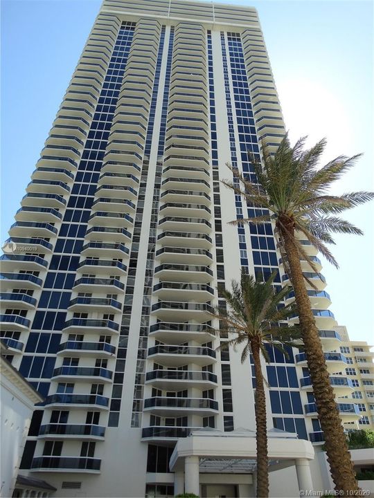 Recently Sold: $950,000 (2 beds, 2 baths, 1550 Square Feet)