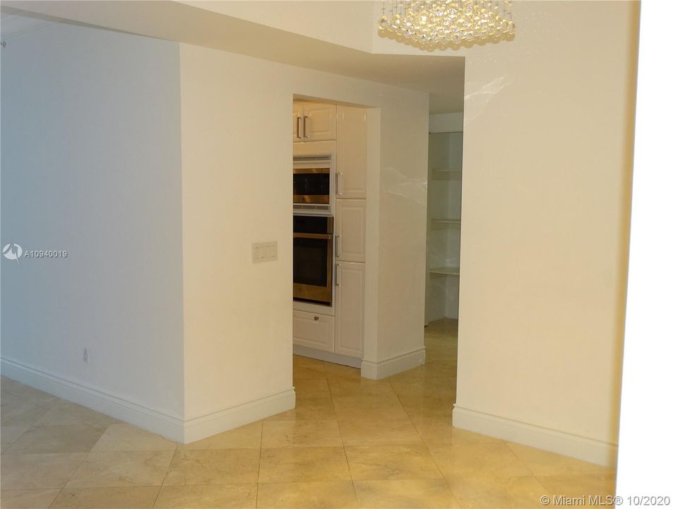 Recently Sold: $950,000 (2 beds, 2 baths, 1550 Square Feet)