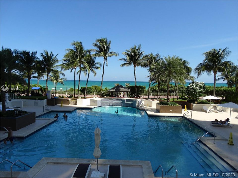 Recently Sold: $950,000 (2 beds, 2 baths, 1550 Square Feet)