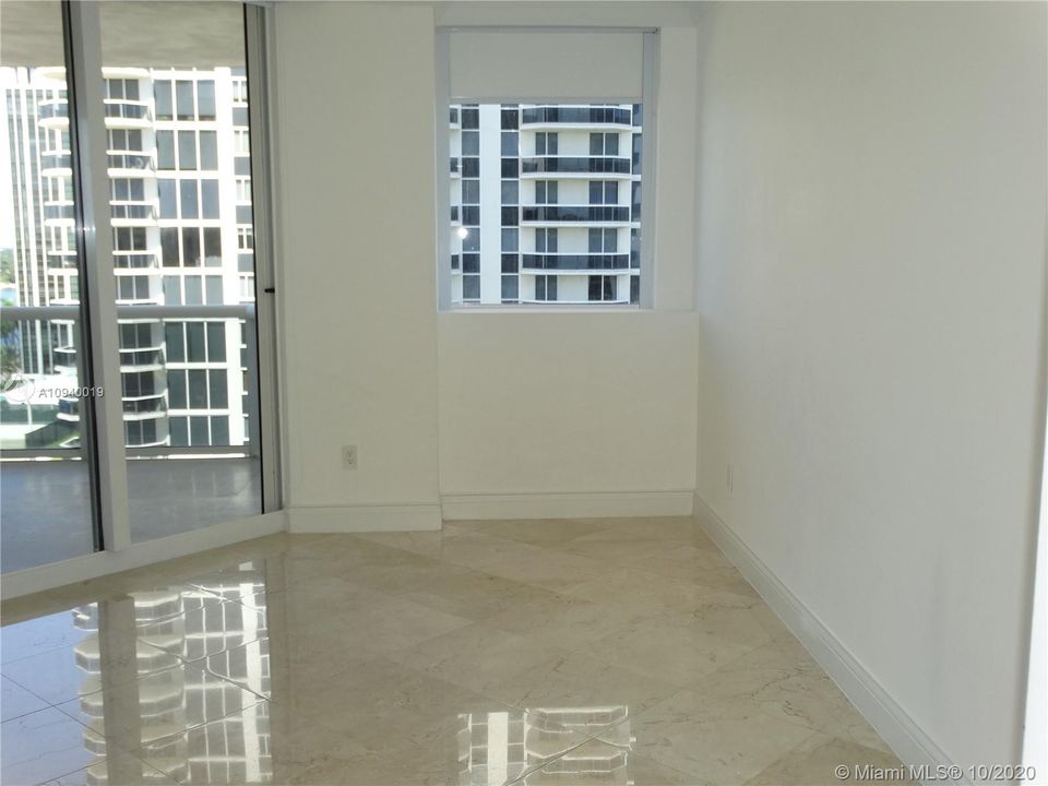 Recently Sold: $950,000 (2 beds, 2 baths, 1550 Square Feet)