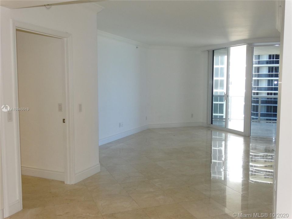 Recently Sold: $950,000 (2 beds, 2 baths, 1550 Square Feet)