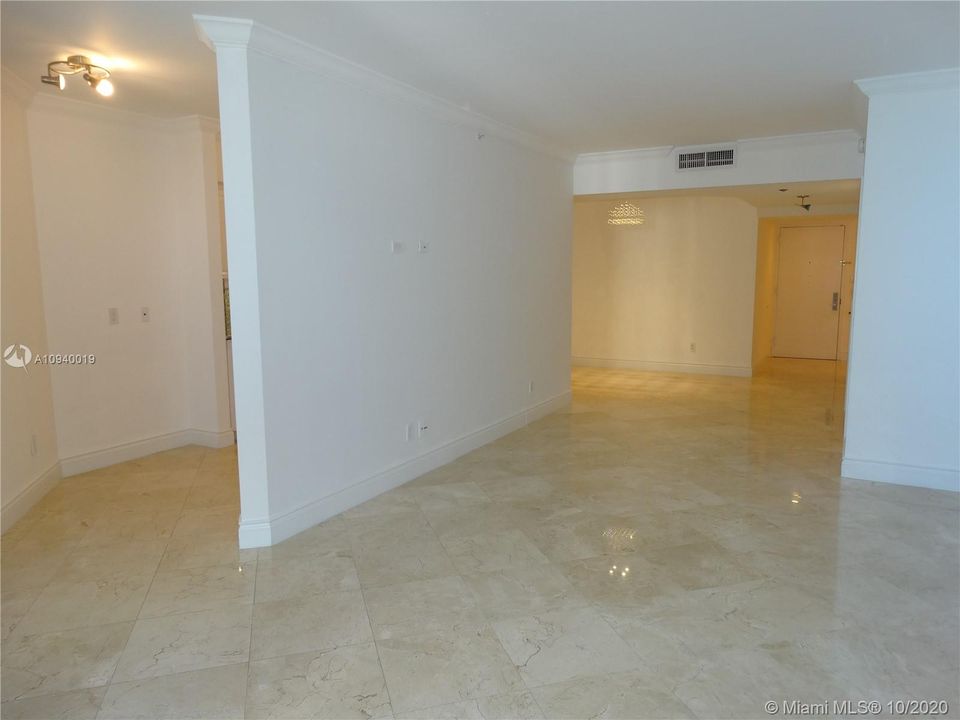 Recently Sold: $950,000 (2 beds, 2 baths, 1550 Square Feet)
