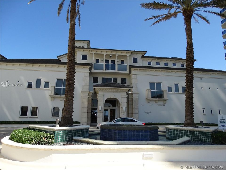 Recently Sold: $950,000 (2 beds, 2 baths, 1550 Square Feet)