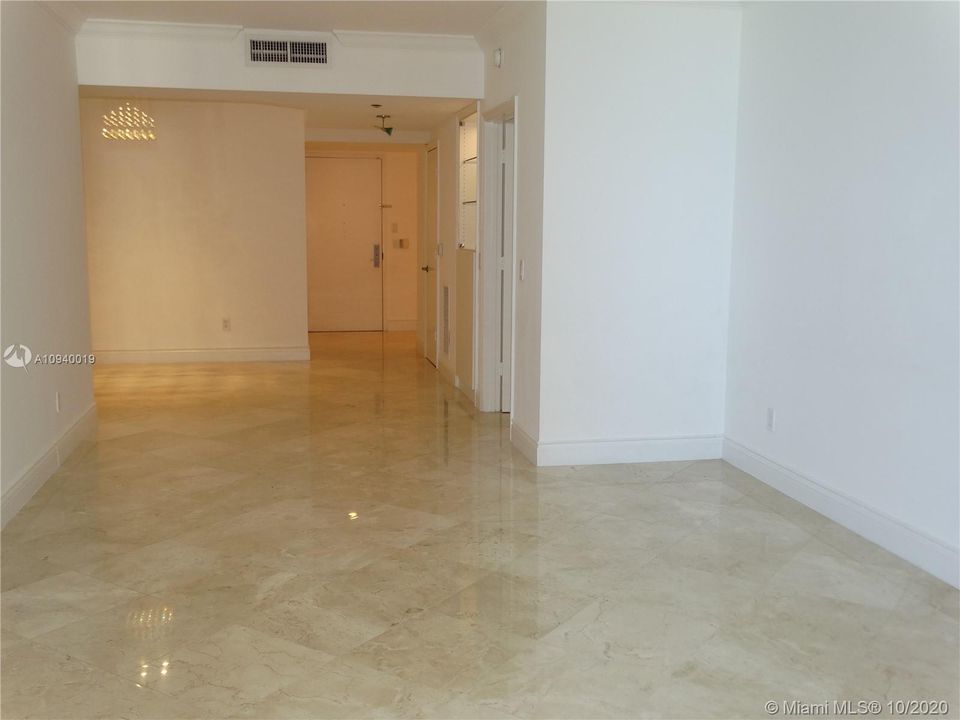 Recently Sold: $950,000 (2 beds, 2 baths, 1550 Square Feet)