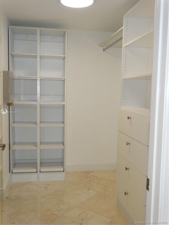 Recently Sold: $950,000 (2 beds, 2 baths, 1550 Square Feet)