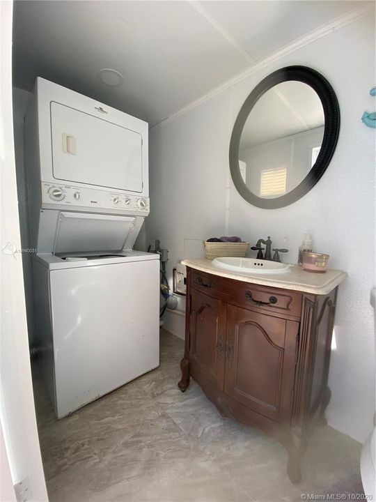 Recently Rented: $2,200 (2 beds, 1 baths, 784 Square Feet)