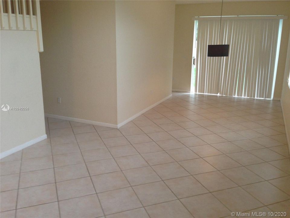 Recientemente alquilado: $2,700 (4 camas, 2 baños, 2238 Pies cuadrados)