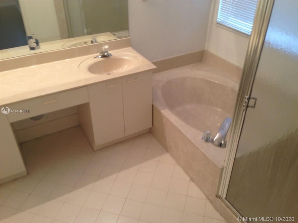 Recientemente alquilado: $2,700 (4 camas, 2 baños, 2238 Pies cuadrados)