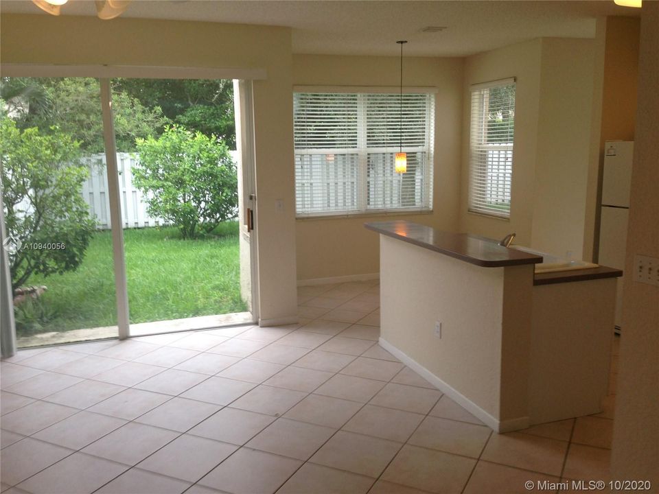 Recientemente alquilado: $2,700 (4 camas, 2 baños, 2238 Pies cuadrados)