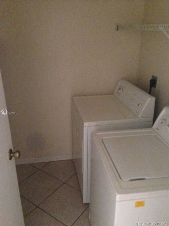 Recientemente alquilado: $2,700 (4 camas, 2 baños, 2238 Pies cuadrados)