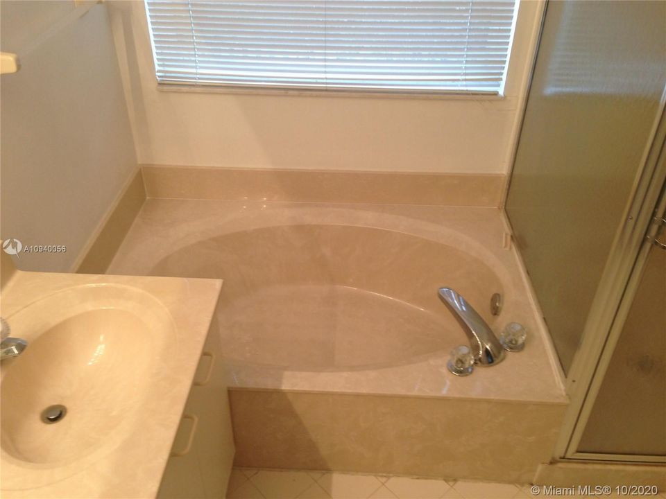 Recientemente alquilado: $2,700 (4 camas, 2 baños, 2238 Pies cuadrados)