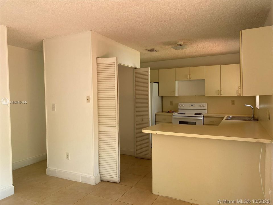 最近租的: $2,000 (3 贝兹, 2 浴室, 1394 平方英尺)