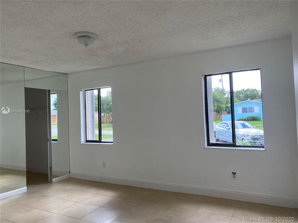 最近租的: $2,000 (3 贝兹, 2 浴室, 1394 平方英尺)