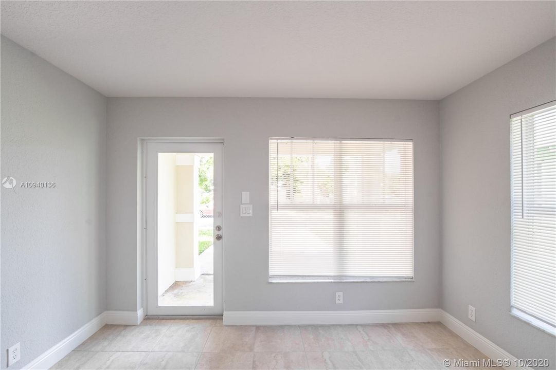 Recently Sold: $225,000 (3 beds, 2 baths, 1279 Square Feet)