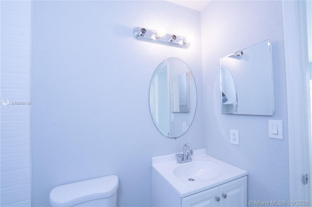 Recently Sold: $225,000 (3 beds, 2 baths, 1279 Square Feet)