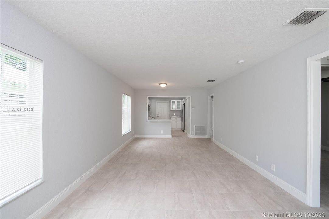 Recently Sold: $225,000 (3 beds, 2 baths, 1279 Square Feet)