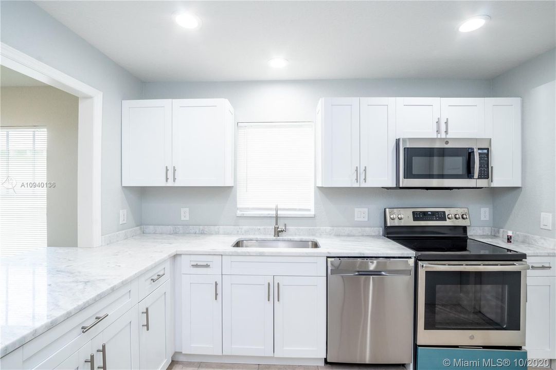 Recently Sold: $225,000 (3 beds, 2 baths, 1279 Square Feet)