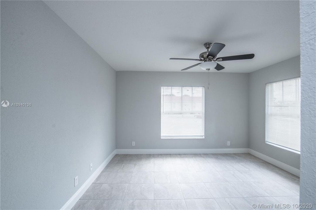 Recently Sold: $225,000 (3 beds, 2 baths, 1279 Square Feet)