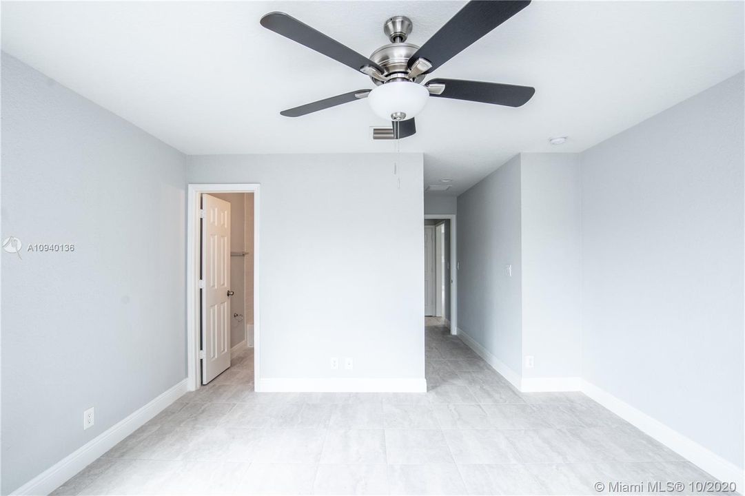 Recently Sold: $225,000 (3 beds, 2 baths, 1279 Square Feet)