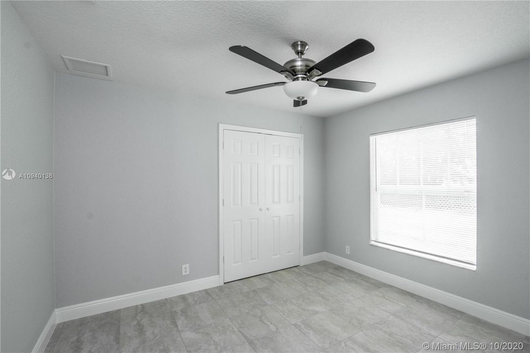 Recently Sold: $225,000 (3 beds, 2 baths, 1279 Square Feet)