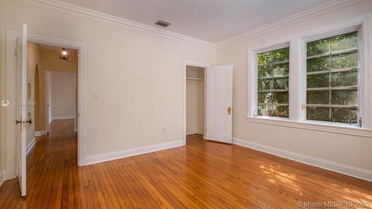 Recently Sold: $650,000 (3 beds, 2 baths, 1902 Square Feet)