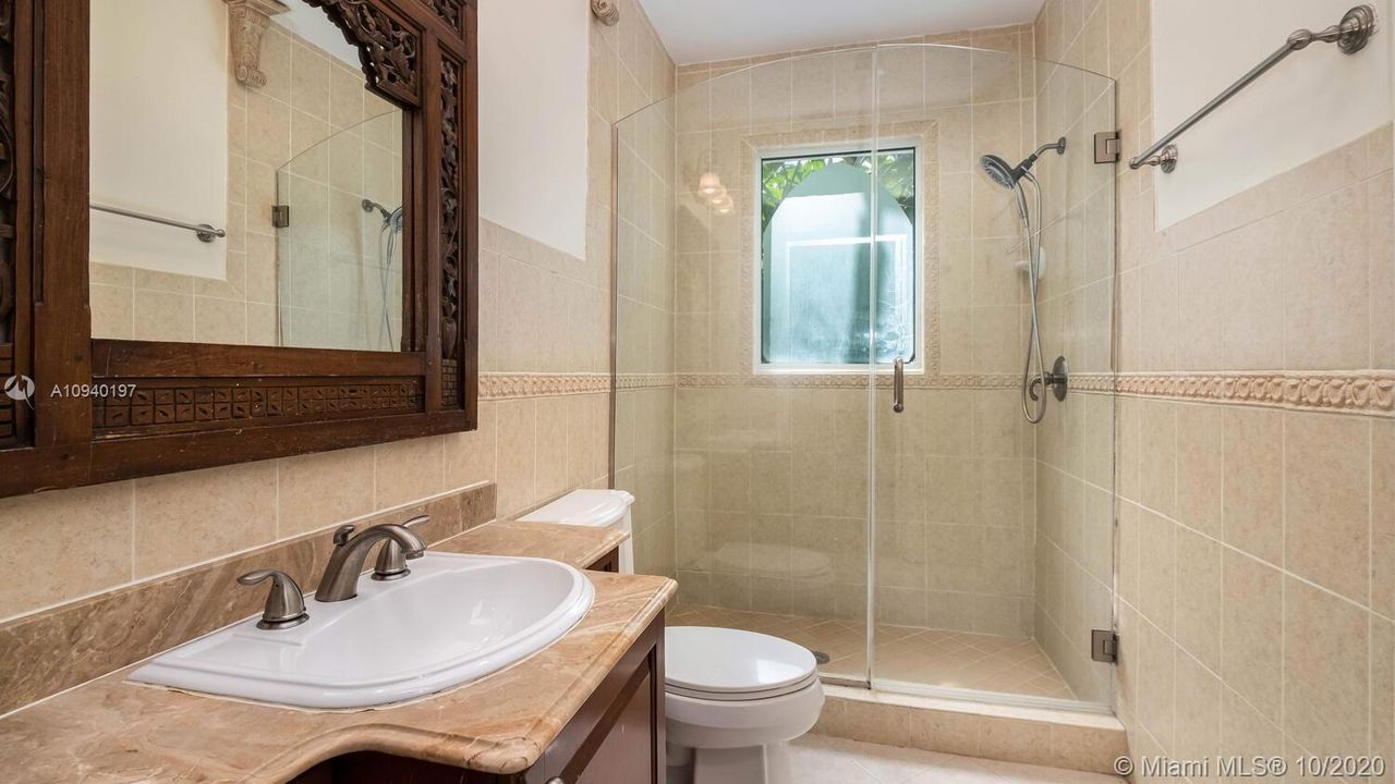 Recently Sold: $650,000 (3 beds, 2 baths, 1902 Square Feet)