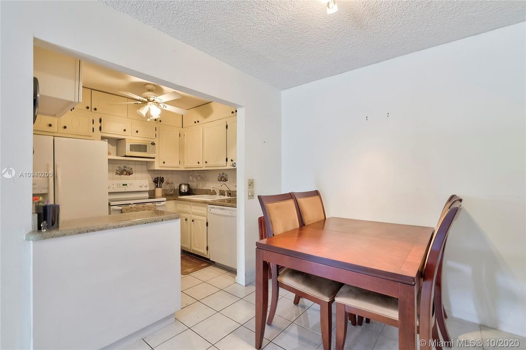 Vendido Recientemente: $129,900 (1 camas, 1 baños, 667 Pies cuadrados)
