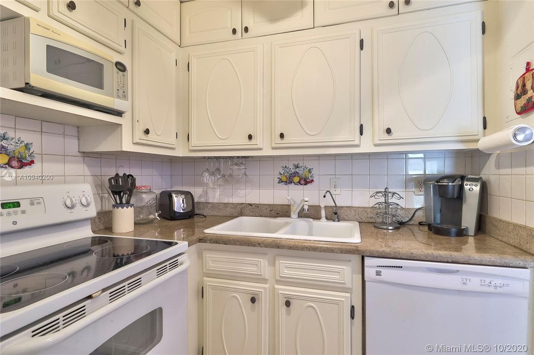 Vendido Recientemente: $129,900 (1 camas, 1 baños, 667 Pies cuadrados)