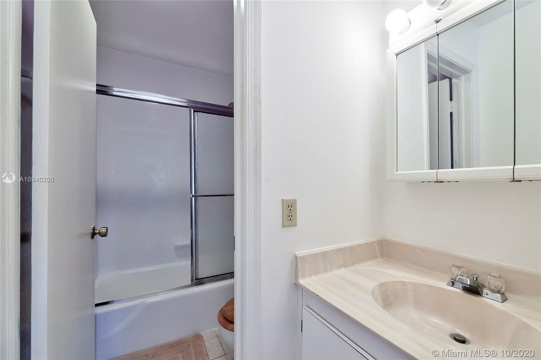 Vendido Recientemente: $129,900 (1 camas, 1 baños, 667 Pies cuadrados)