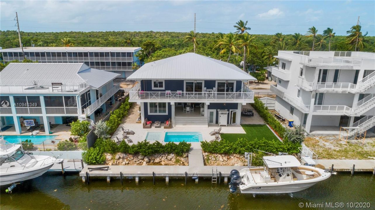 Recently Sold: $2,474,000 (4 beds, 3 baths, 2900 Square Feet)