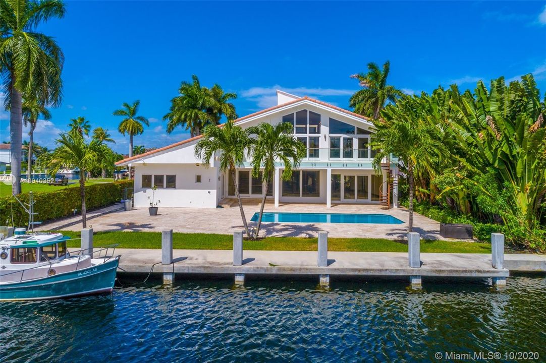 Recently Sold: $1,895,000 (4 beds, 4 baths, 3581 Square Feet)