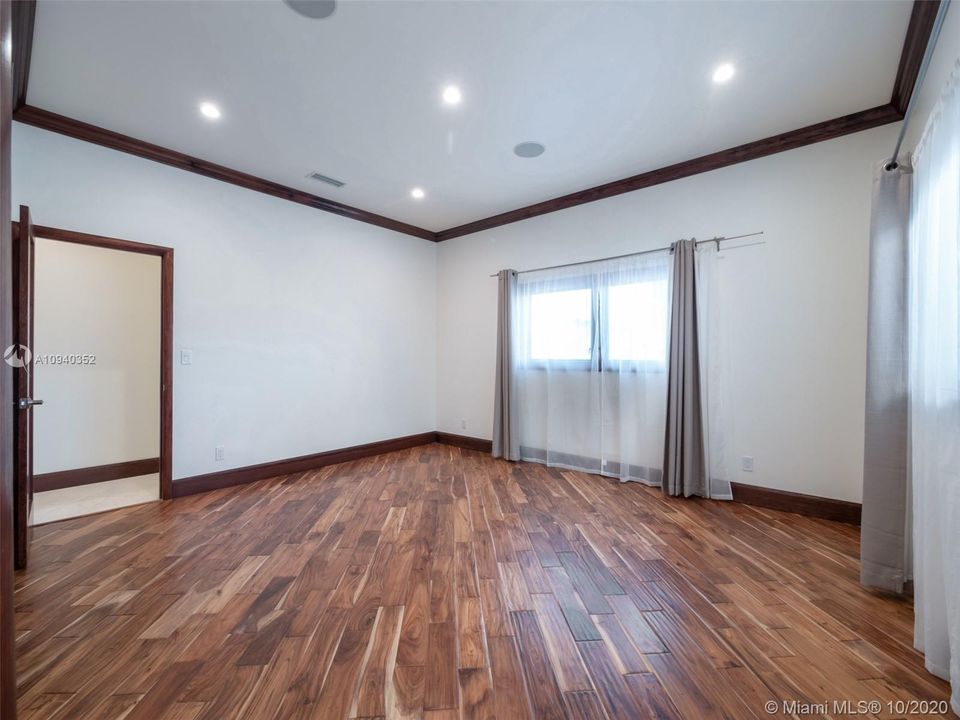 Recently Sold: $1,895,000 (4 beds, 4 baths, 3581 Square Feet)