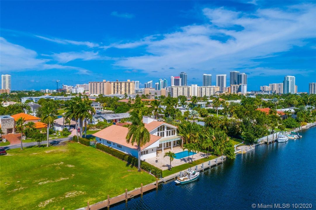 Recently Sold: $1,895,000 (4 beds, 4 baths, 3581 Square Feet)