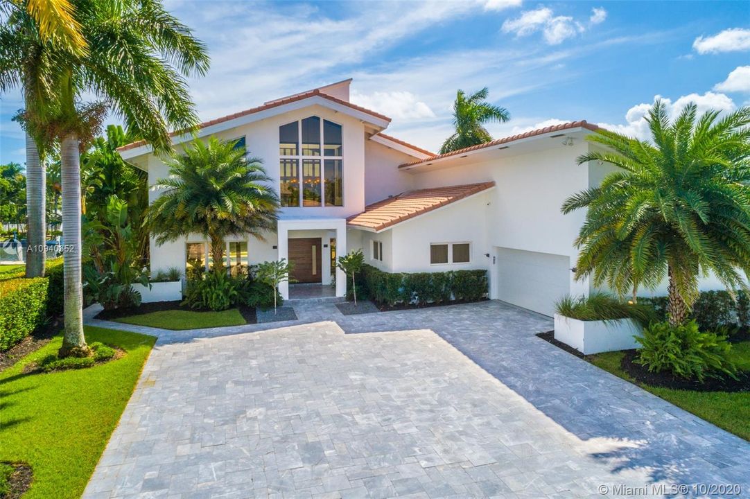 Recently Sold: $1,895,000 (4 beds, 4 baths, 3581 Square Feet)