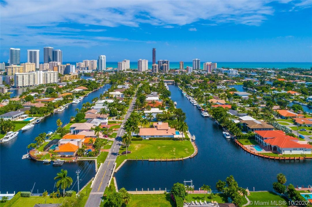 Recently Sold: $1,895,000 (4 beds, 4 baths, 3581 Square Feet)