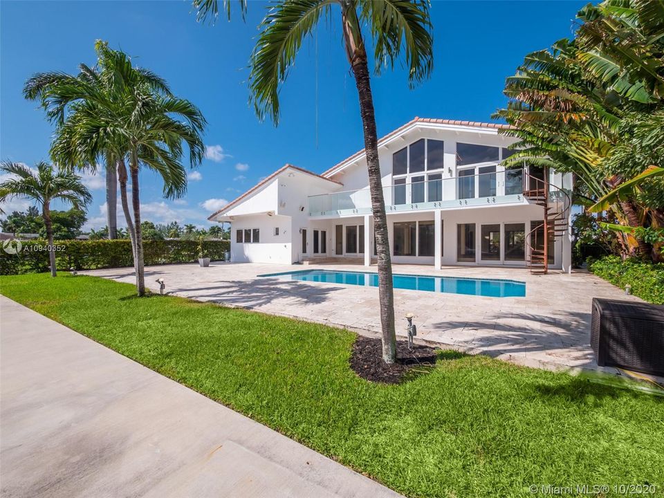 Recently Sold: $1,895,000 (4 beds, 4 baths, 3581 Square Feet)