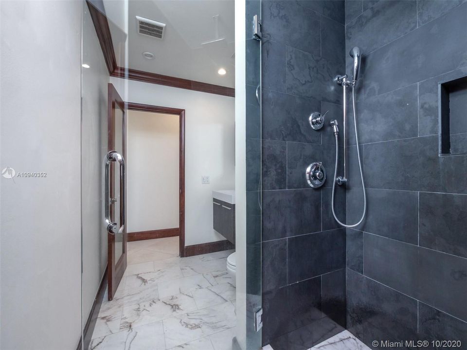 Recently Sold: $1,895,000 (4 beds, 4 baths, 3581 Square Feet)
