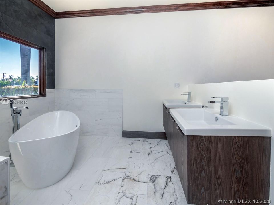 Recently Sold: $1,895,000 (4 beds, 4 baths, 3581 Square Feet)