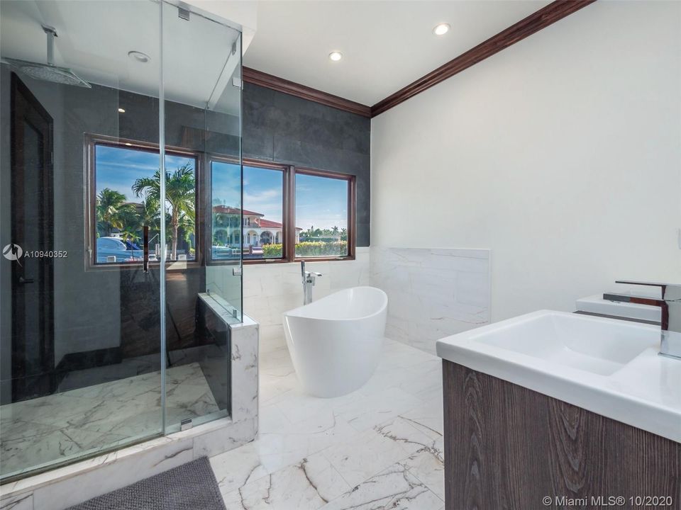 Recently Sold: $1,895,000 (4 beds, 4 baths, 3581 Square Feet)