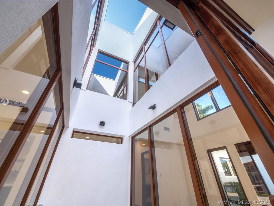 Recently Sold: $1,895,000 (4 beds, 4 baths, 3581 Square Feet)
