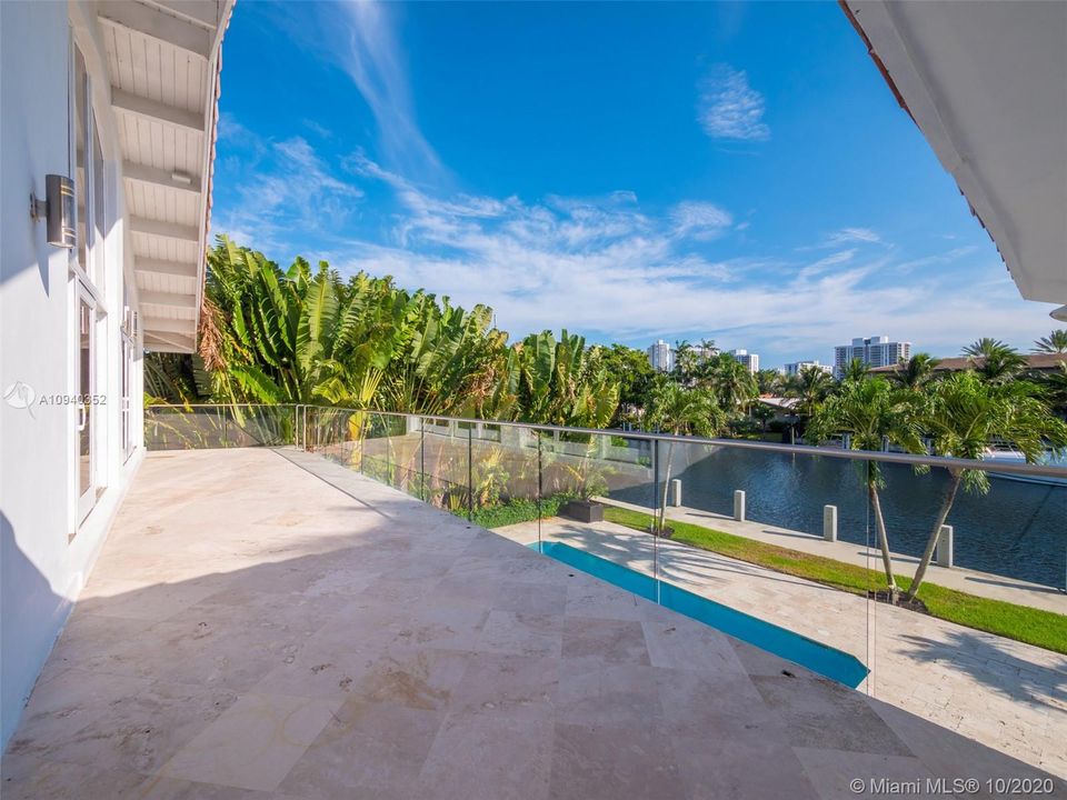 Recently Sold: $1,895,000 (4 beds, 4 baths, 3581 Square Feet)