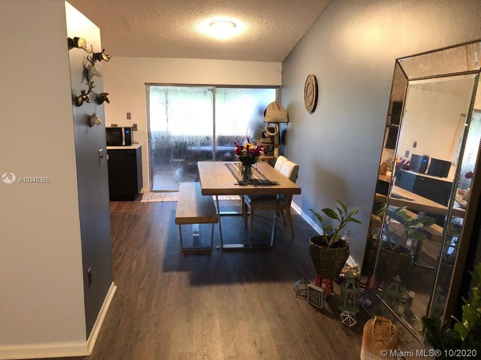Recently Sold: $275,000 (2 beds, 2 baths, 1152 Square Feet)