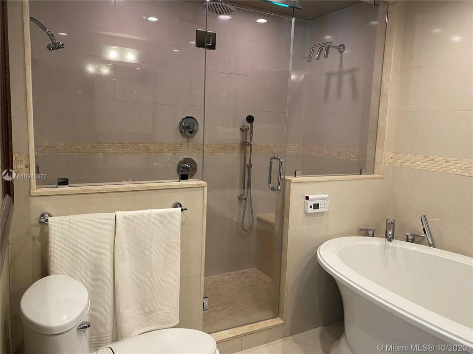 Недавно продано: $599,999 (5 спален, 5 ванн, 2331 Квадратных фут)