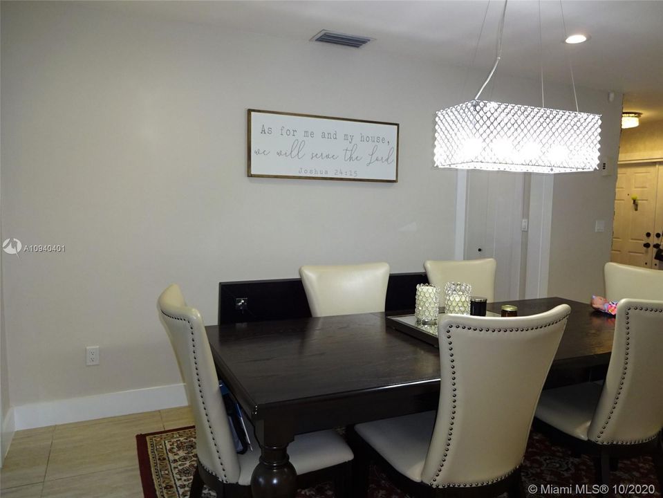 Vendido Recientemente: $538,000 (4 camas, 3 baños, 2152 Pies cuadrados)