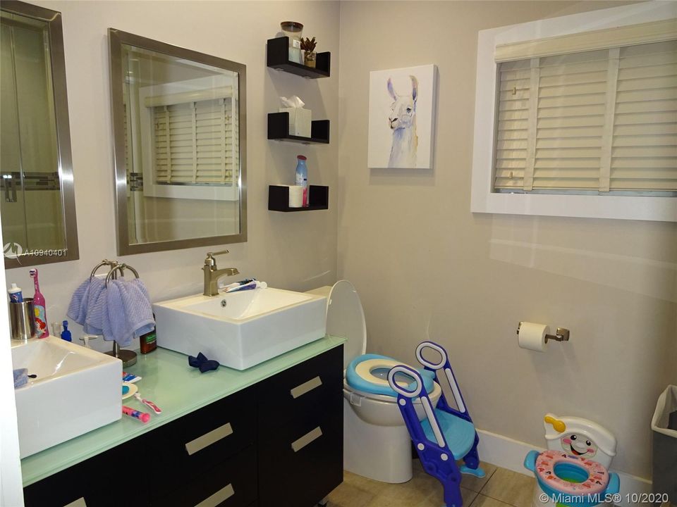 Vendido Recientemente: $538,000 (4 camas, 3 baños, 2152 Pies cuadrados)