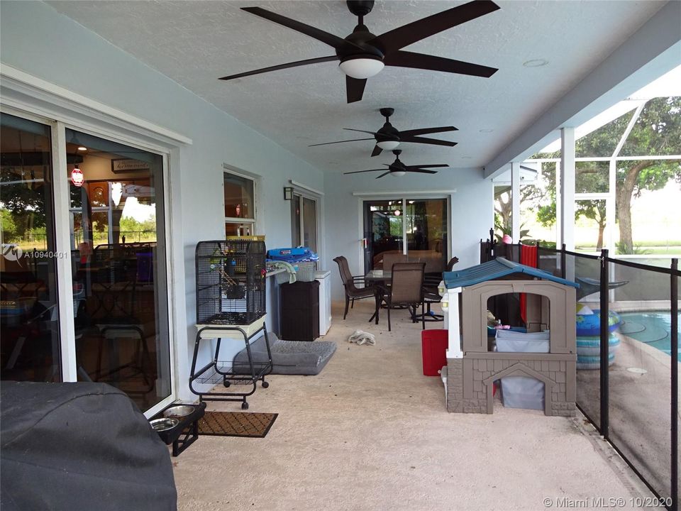 Vendido Recientemente: $538,000 (4 camas, 3 baños, 2152 Pies cuadrados)